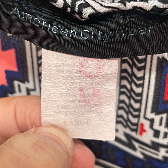 American City Wear Red and White Graphic Blouse with Cuffed Long Sleeves - Picture 7 of 10